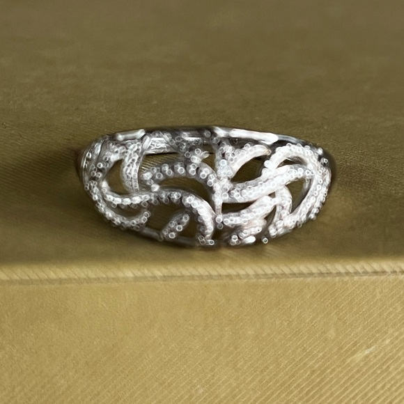 🍀 Open Work Dome Sterling Band Size 7.5 - Picture 1 of 3